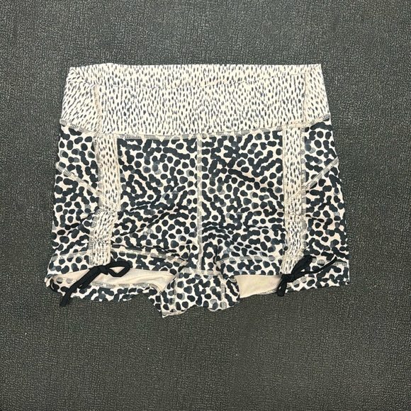 Lululemon shorts - Picture 1 of 1